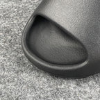 Yeezy Slides 'Onyx'