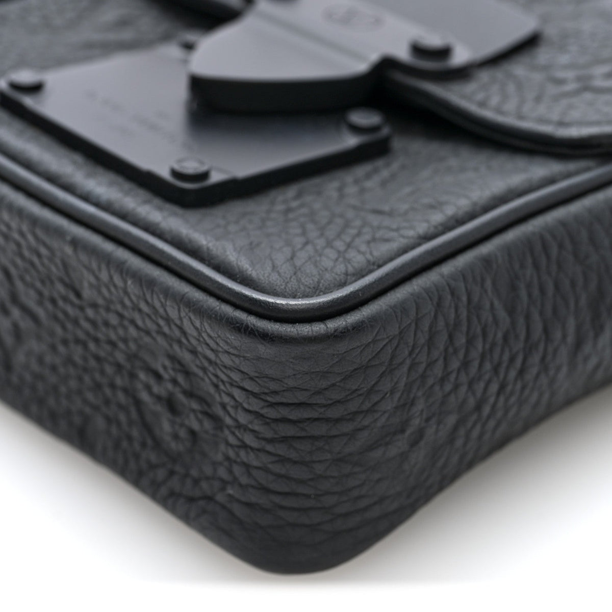 Taurillon Monogram Pico S Lock Ultra Black