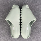 Yeezy Slides 'Salt'