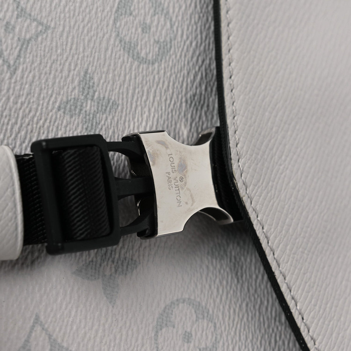 Taigarama Outdoor Flap Messenger White